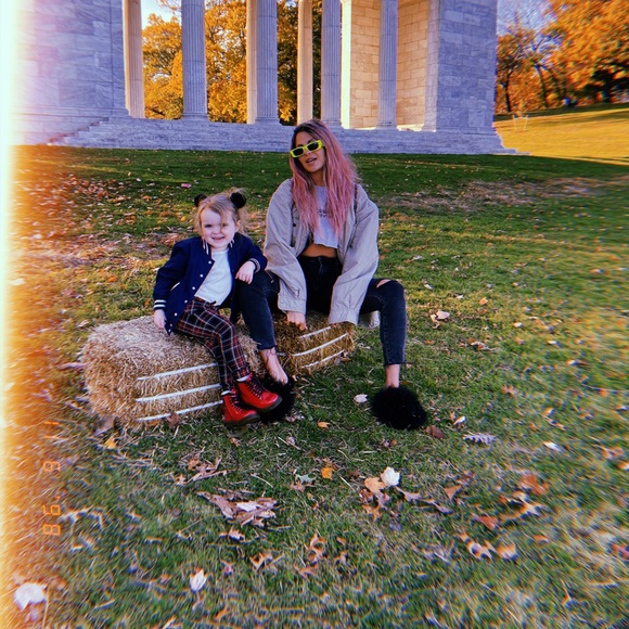 Meet the posher, Brenna & Pepper! - Picture 9 of 17